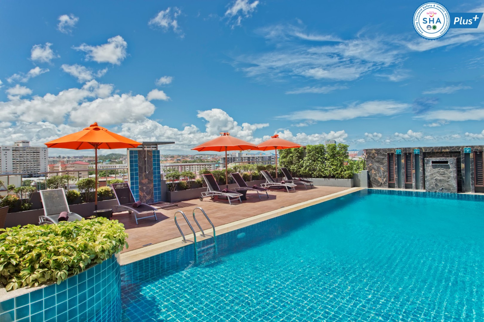 adelphi pattaya (Custom).jpg