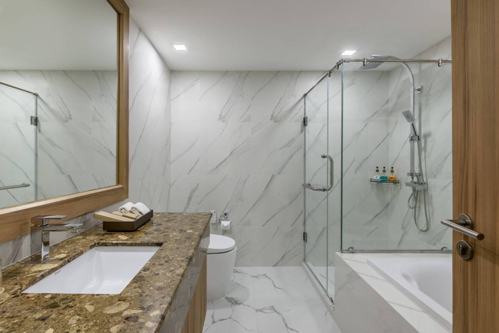 201907 Adelphi Grande Sukhumvit Hotel - Room 401 Bathroom 1.jpg
