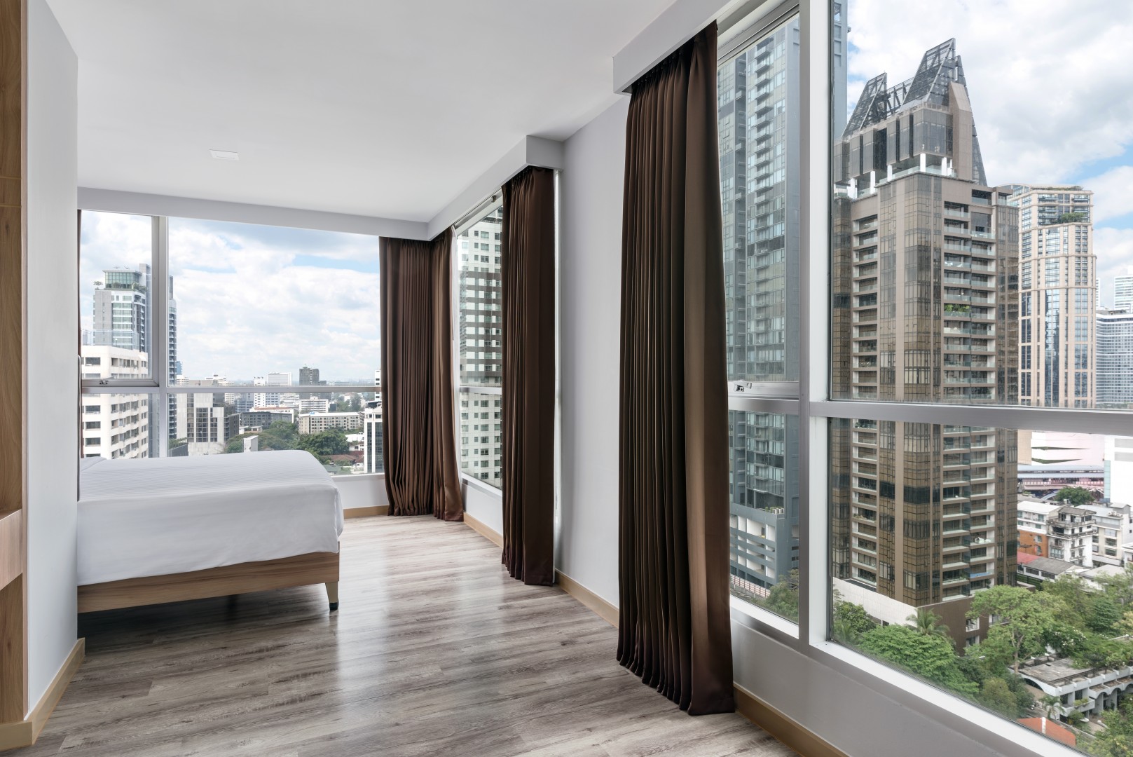 Adelphi Grande Sukhumvit Hotel - Junior Suite Living Area-02.jpg