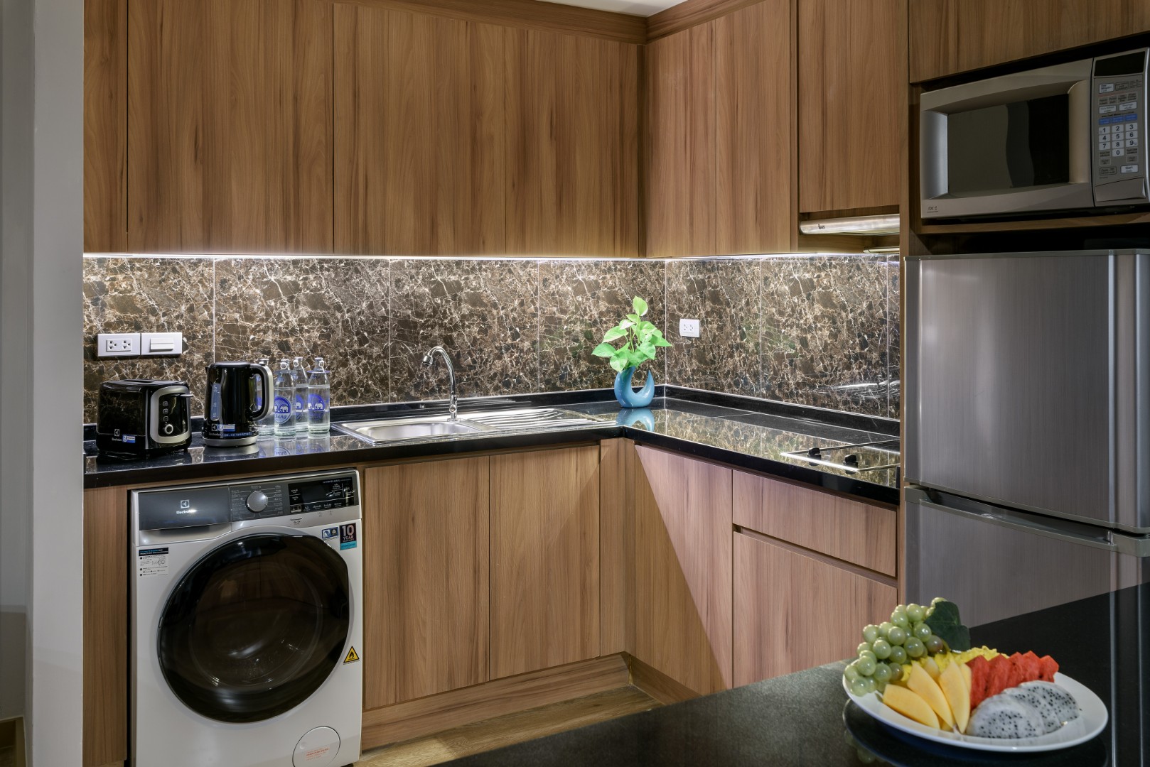 201907 Adelphi Grande Sukhumvit Hotel - Room 401 Pantry.jpg