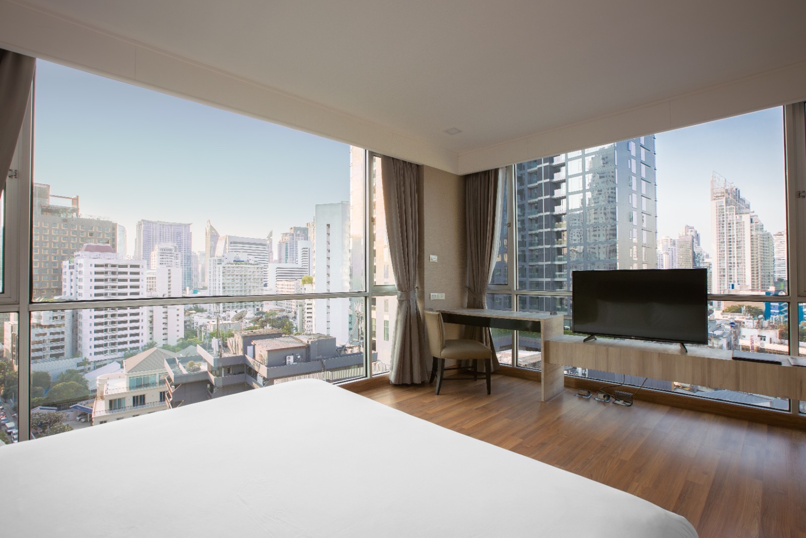 Adelphi-Suite-6.jpg