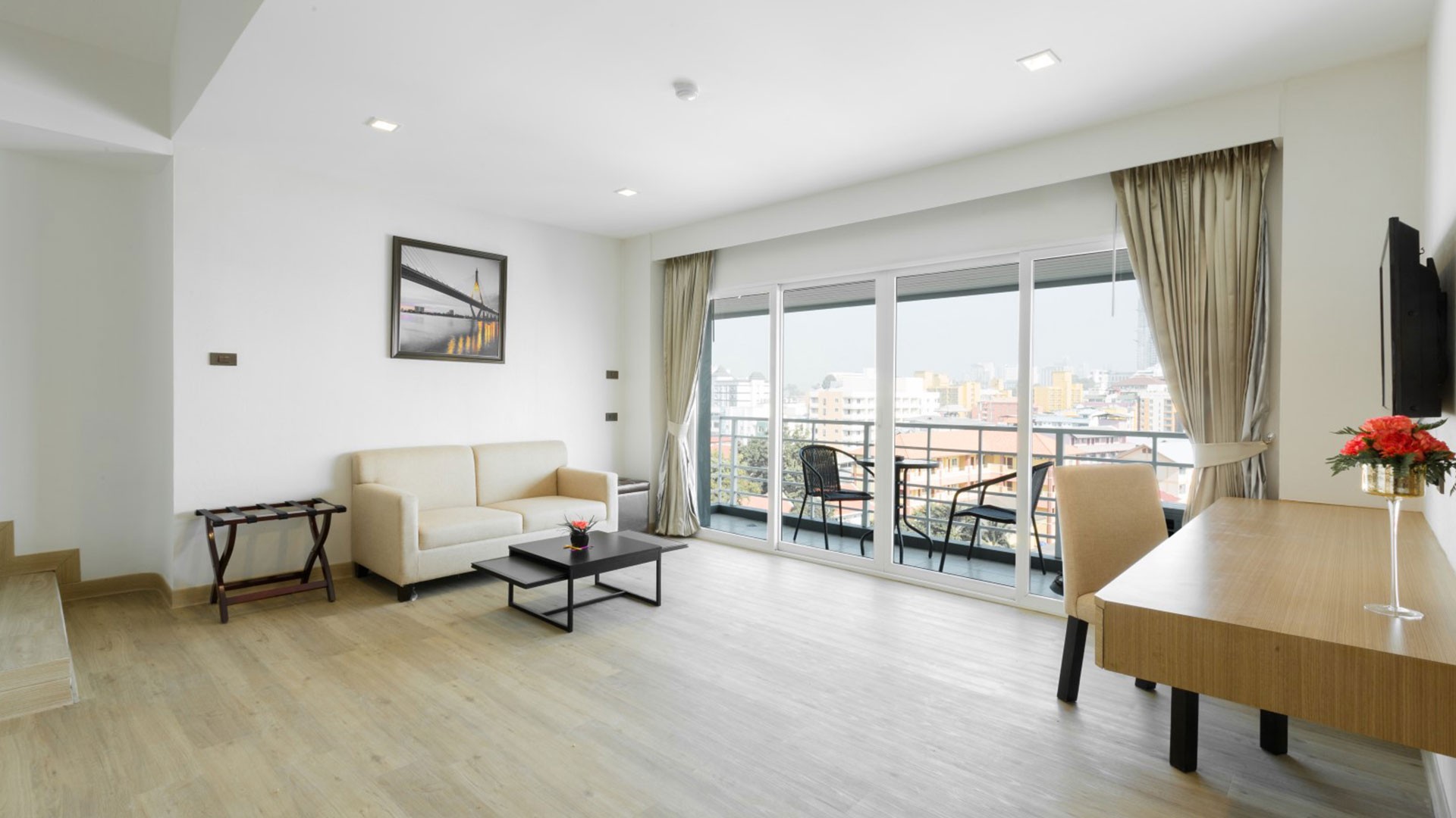Adelphi-pattaya-duplex-suite-banner.jpg